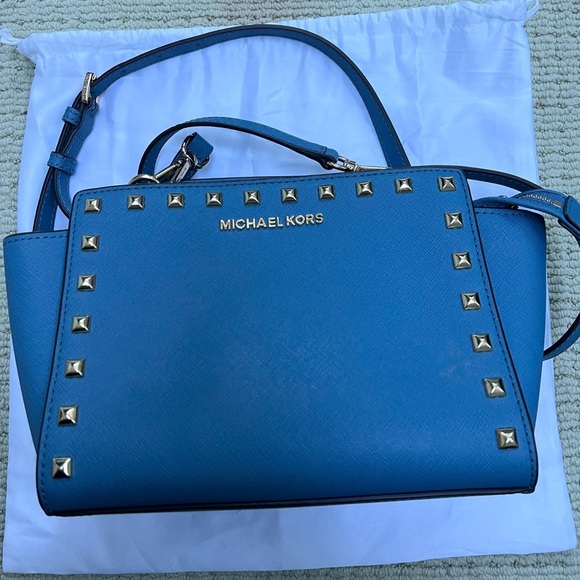 BRAND NEW! MICHAEL KORS Stud Crossbody Bag - Picture 3 of 8